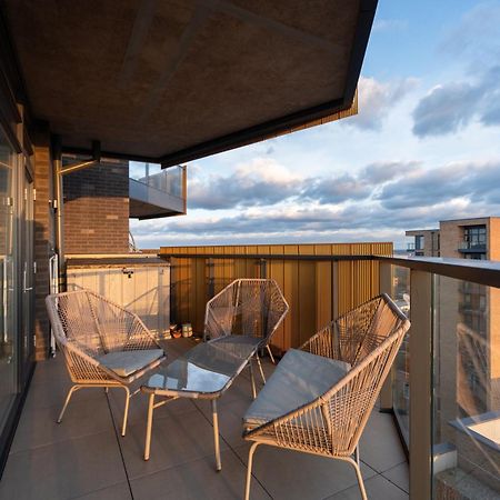 Ferienwohnung Sunset Retreat: Steps From Heathrow/Twickenham Hounslow Exterior foto