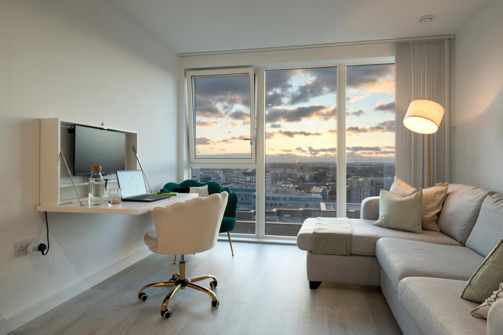Ferienwohnung Sunset Retreat: Steps From Heathrow/Twickenham Hounslow Exterior foto