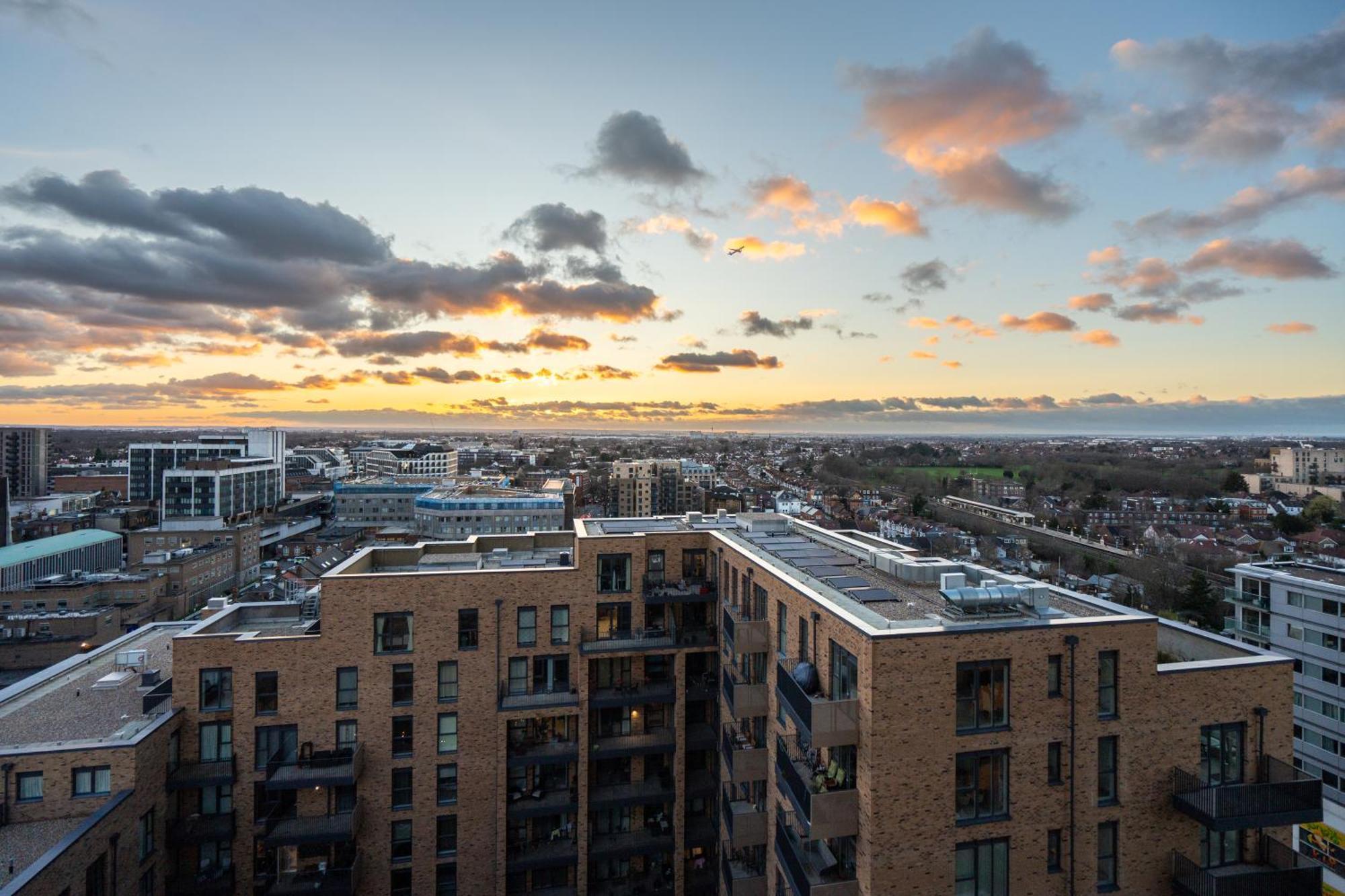 Ferienwohnung Sunset Retreat: Steps From Heathrow/Twickenham Hounslow Exterior foto