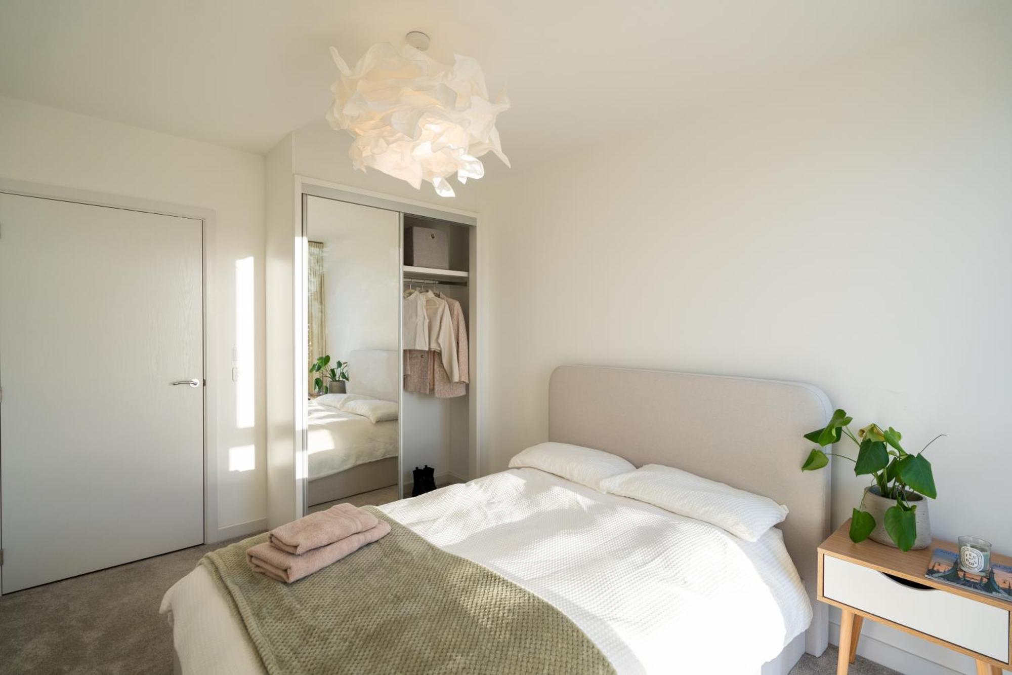 Ferienwohnung Sunset Retreat: Steps From Heathrow/Twickenham Hounslow Exterior foto