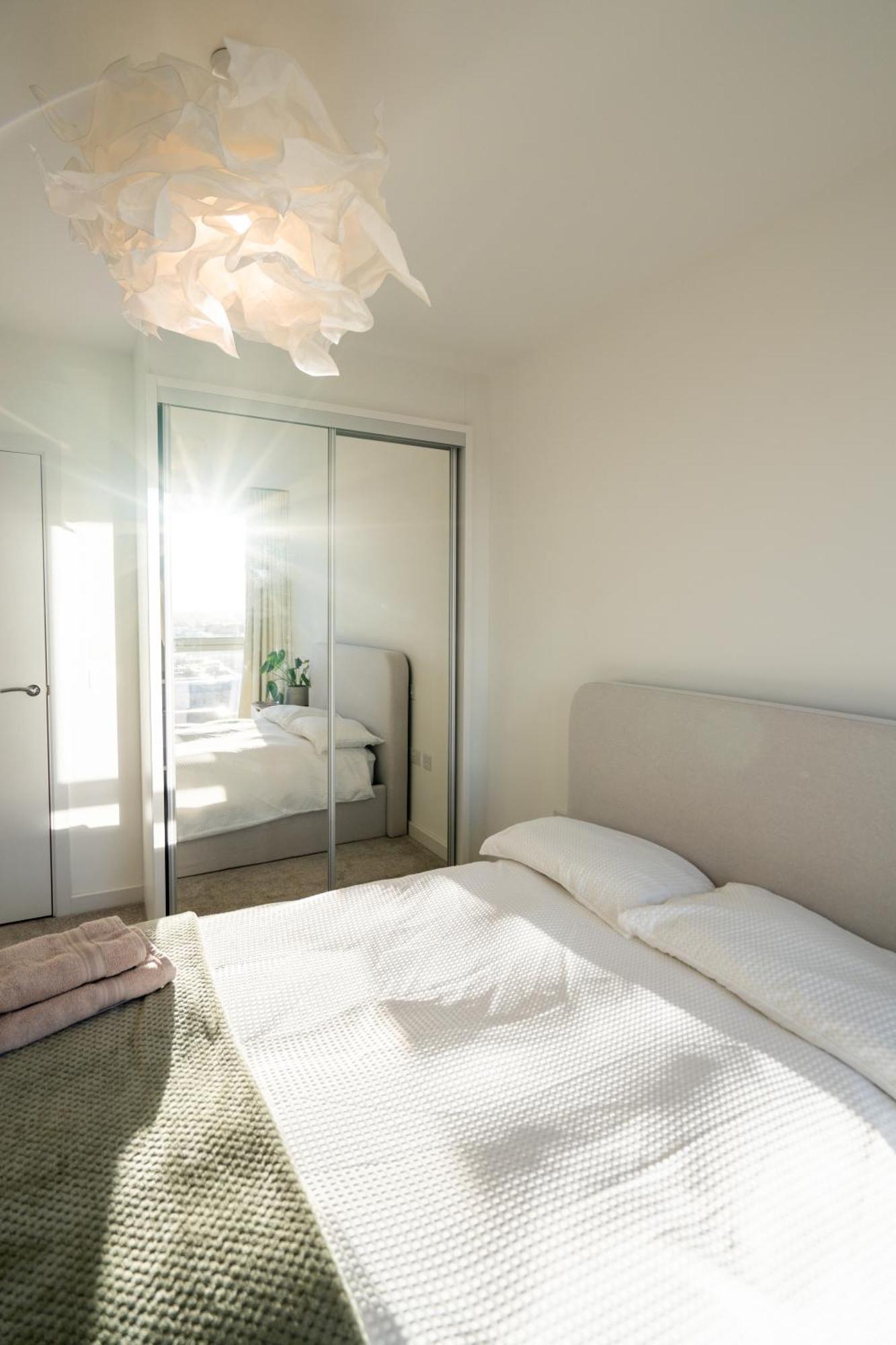 Ferienwohnung Sunset Retreat: Steps From Heathrow/Twickenham Hounslow Exterior foto