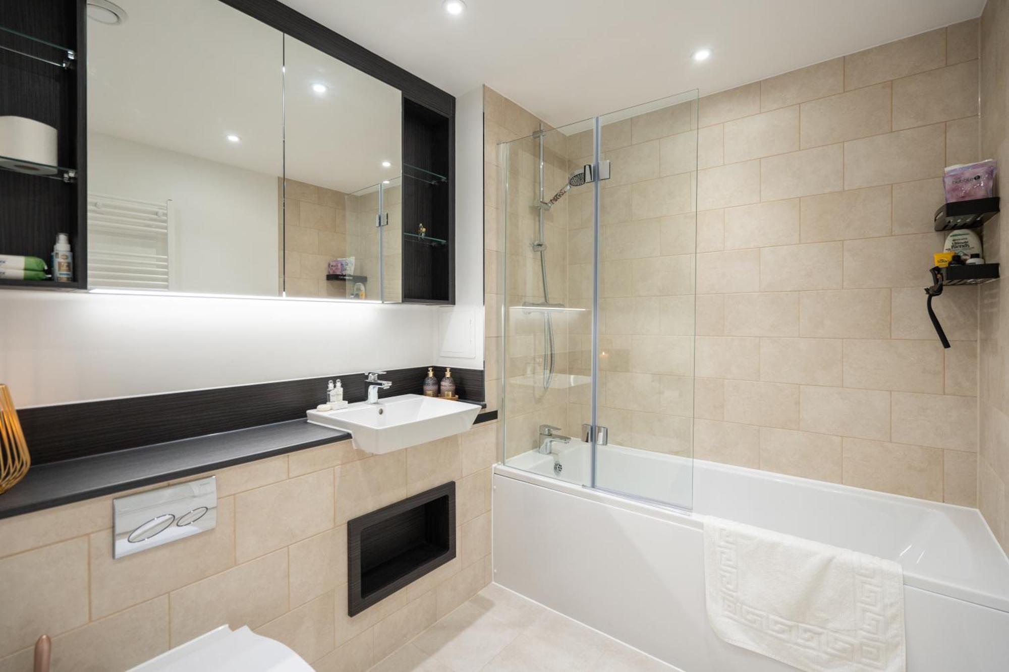 Ferienwohnung Sunset Retreat: Steps From Heathrow/Twickenham Hounslow Exterior foto