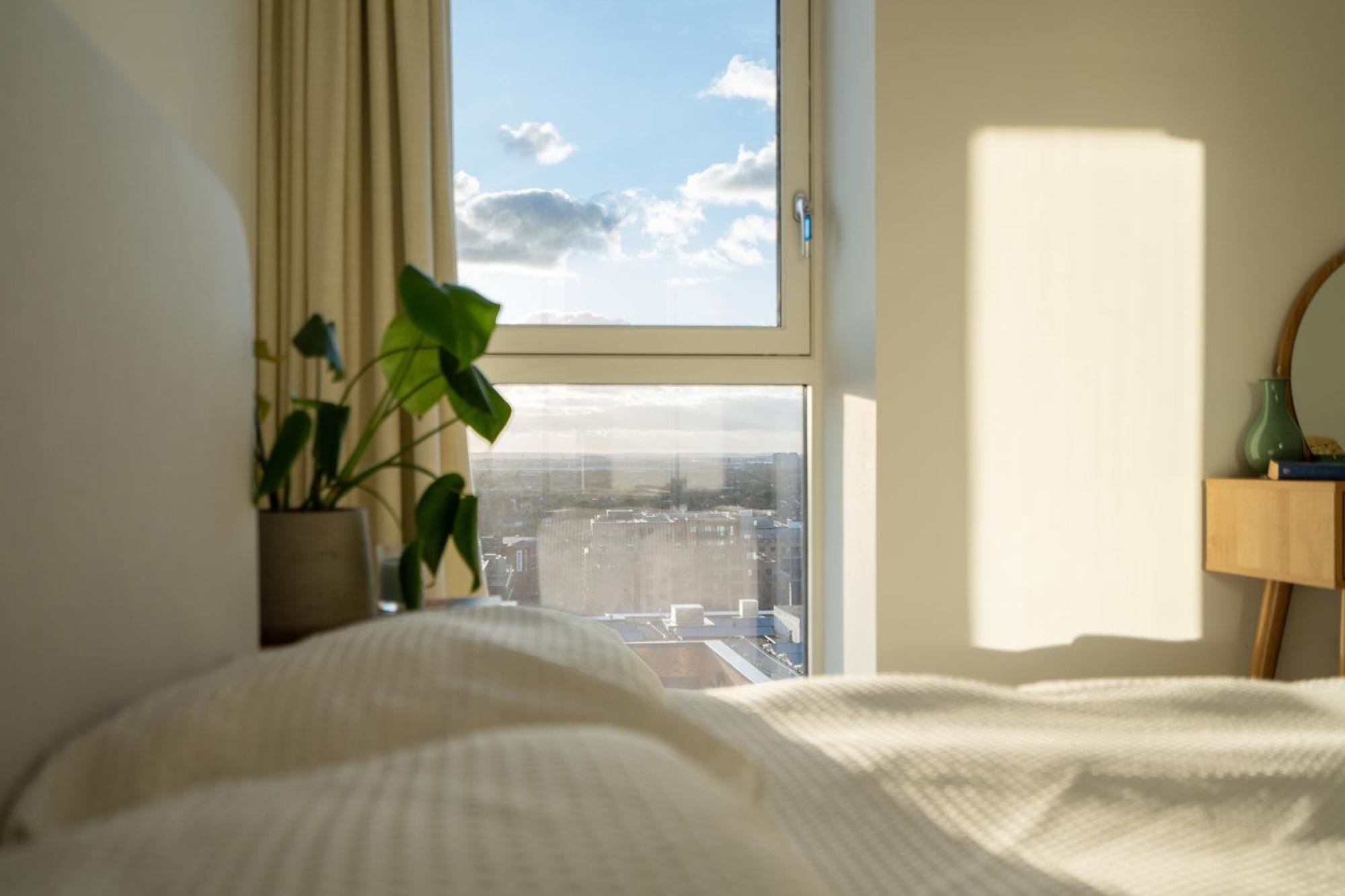 Ferienwohnung Sunset Retreat: Steps From Heathrow/Twickenham Hounslow Exterior foto